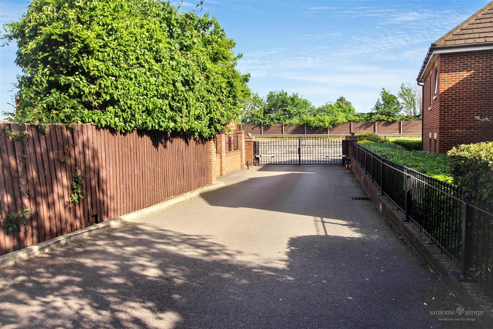 Bath Road, Calcot, Reading